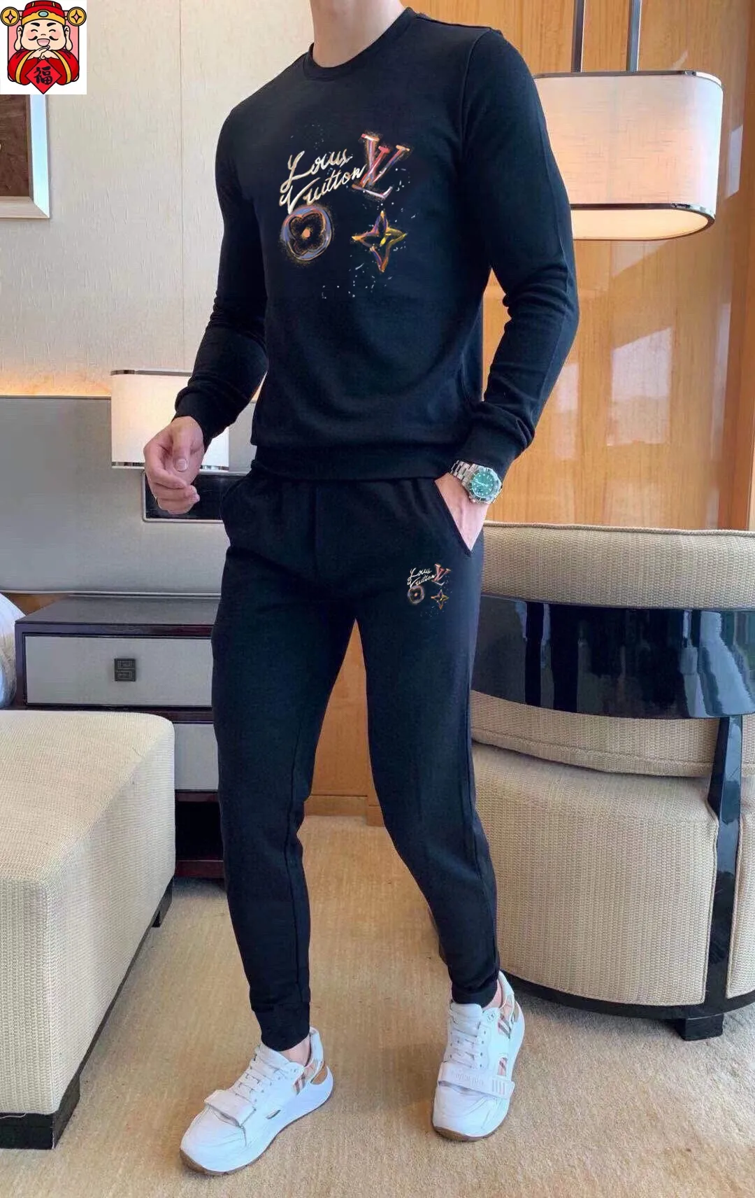 🅿️380 [LV Louis Vuitton] (Fat Man Gospel) hot-selling suit is coming. Focus on the original version of the official website. 2025 new hot-selling sweatshirt suit. The original order is hard to buy🇭🇰. It is the meticulous work of top designers for a fitting and perfect upper body effect. All-natural high-quality Roman cotton 100%, close-fitting comfort, noble and elegant! Original hardware embodies elegance and nobility! Counter size: M-5XL (maximum wear up to 220 pounds)